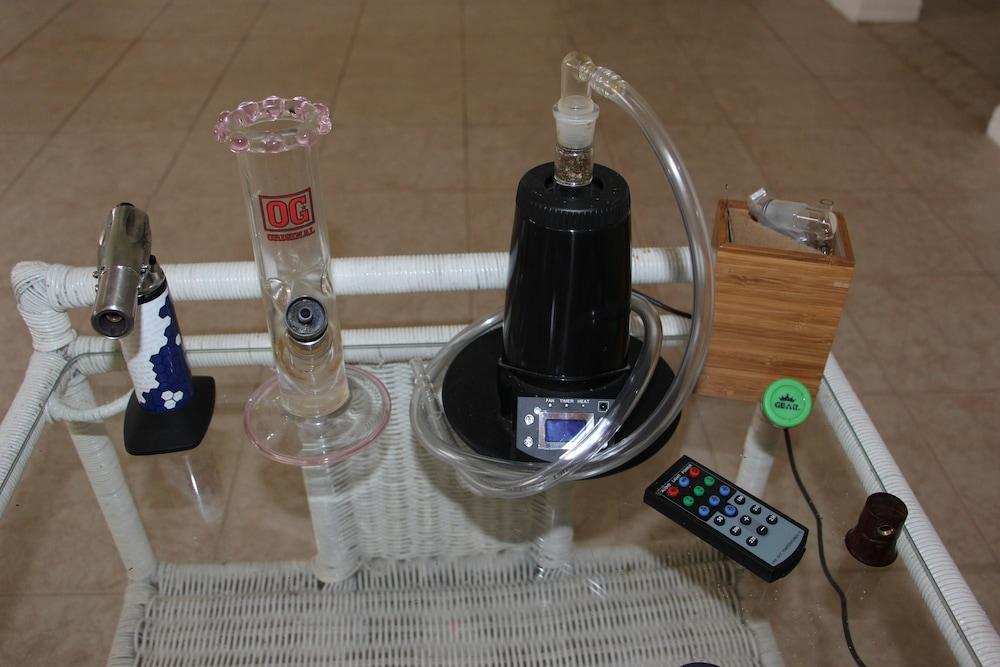 Hotbox Bud & Breakfast