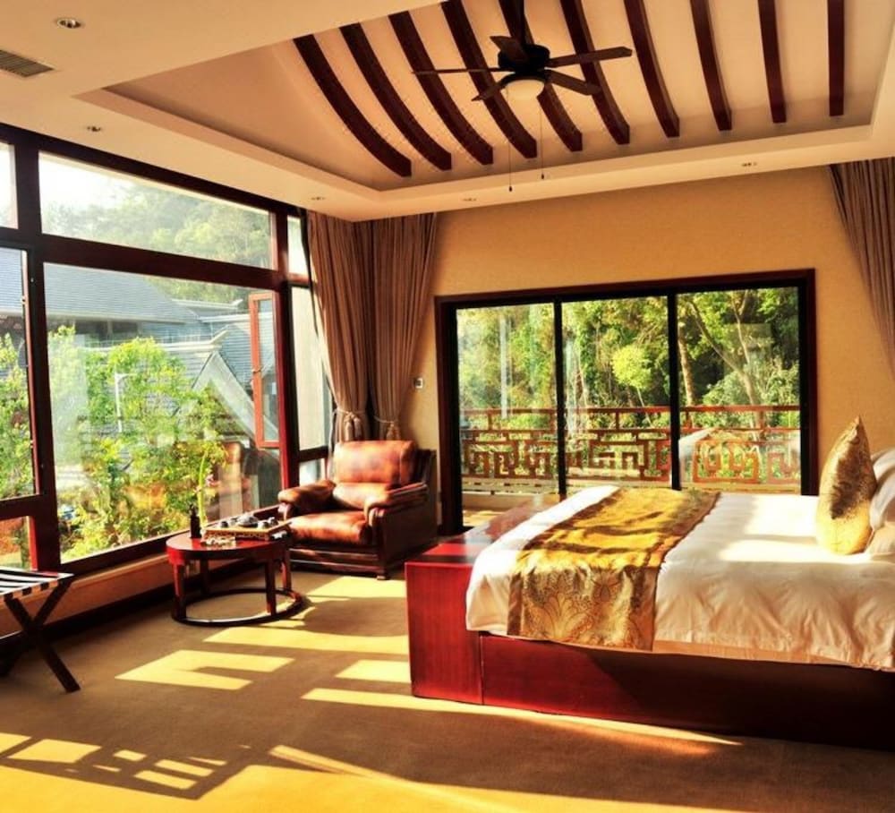 New Century Resort & Spa Puer