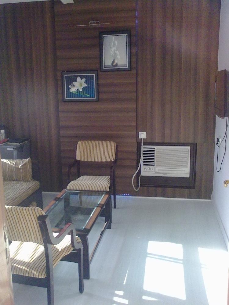 Hotel TARA International