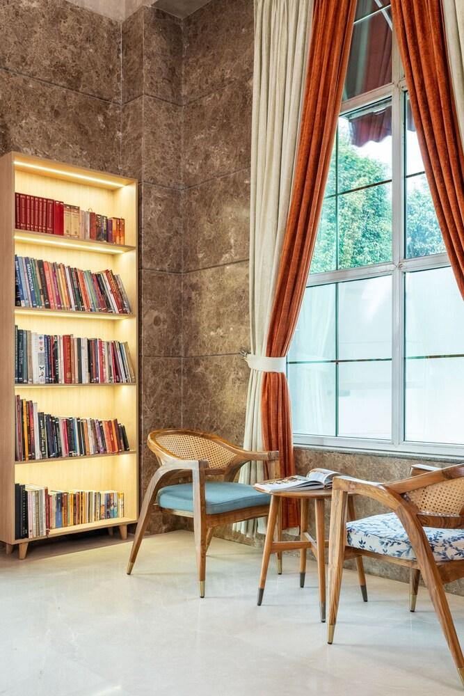 Nidhivan Sarovar Portico Vrindavan