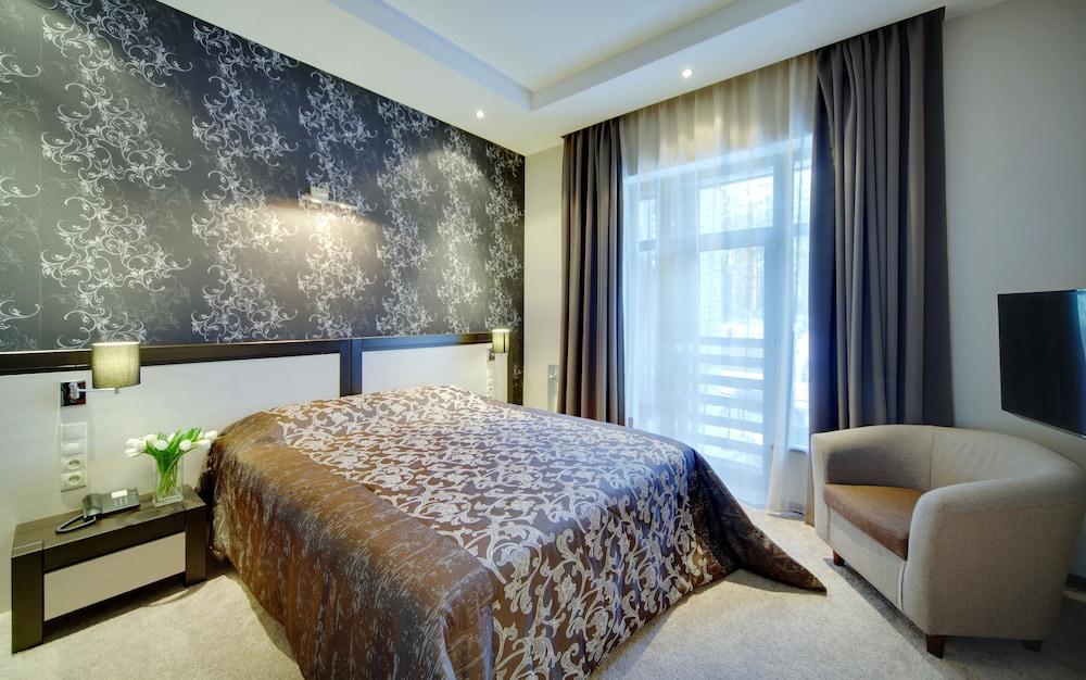 Forest Rhapsody Resort