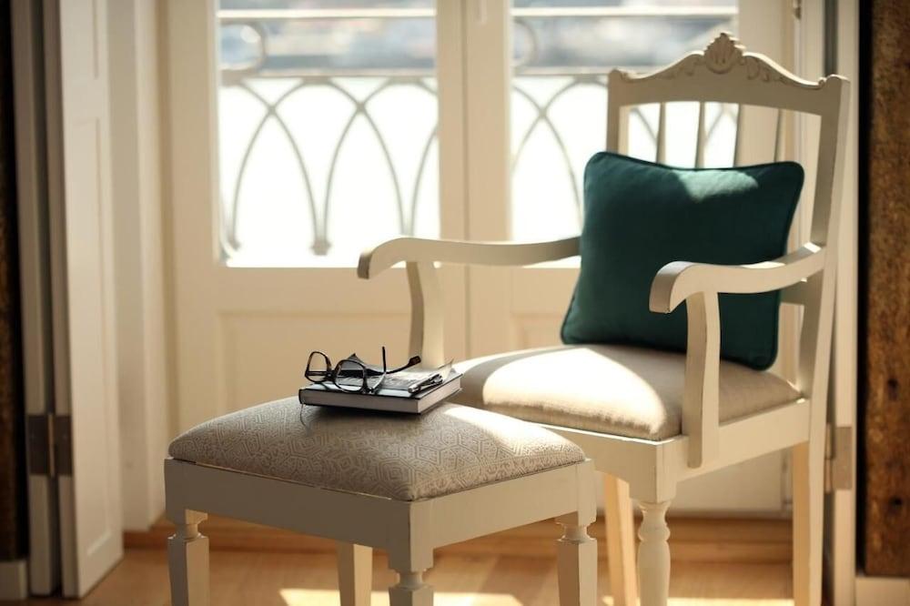 1872 River House by Olivia