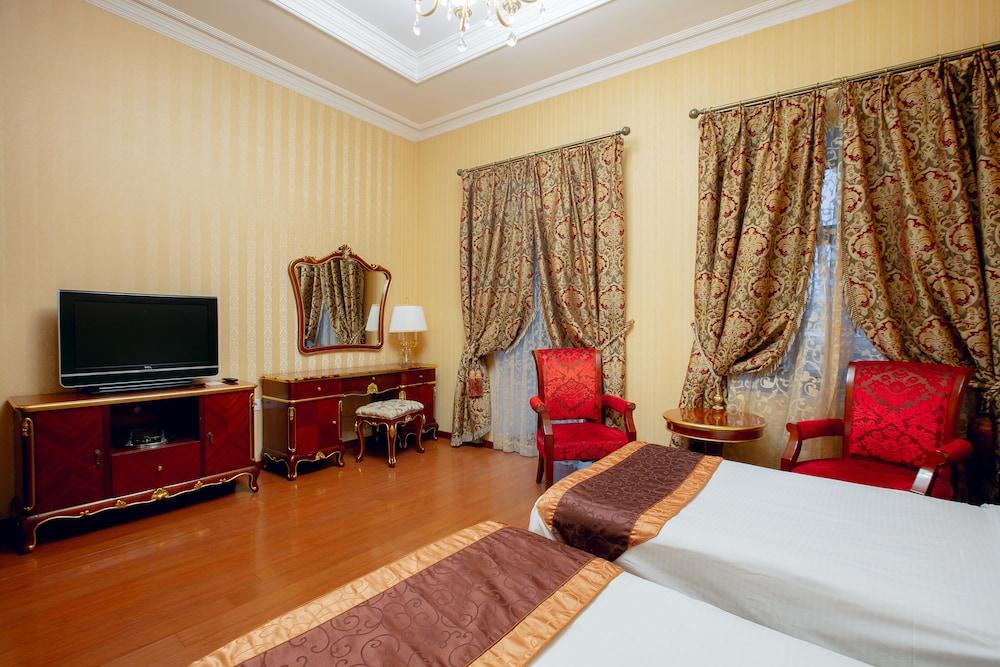 Shah Palace Luxury Museum Hotel