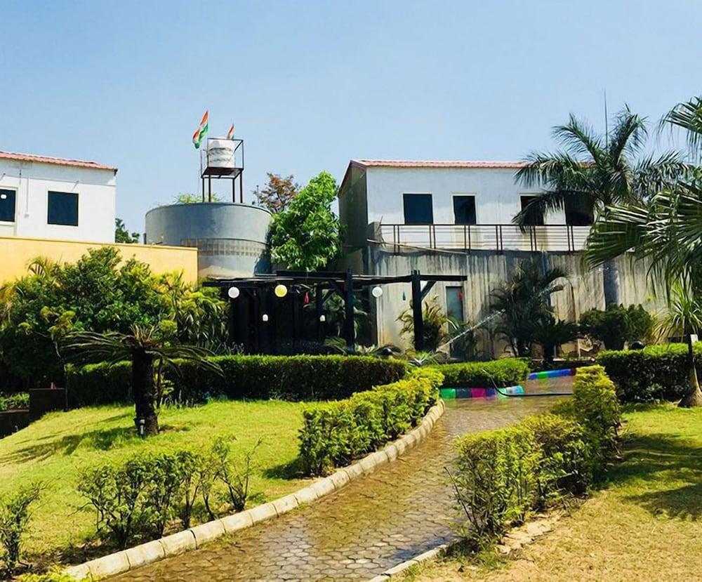 The Awesome Farms & Resorts