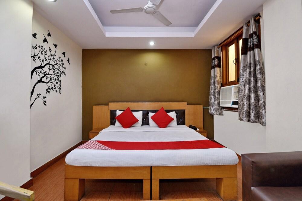 OYO 305 Hotel Rajdeep Palace