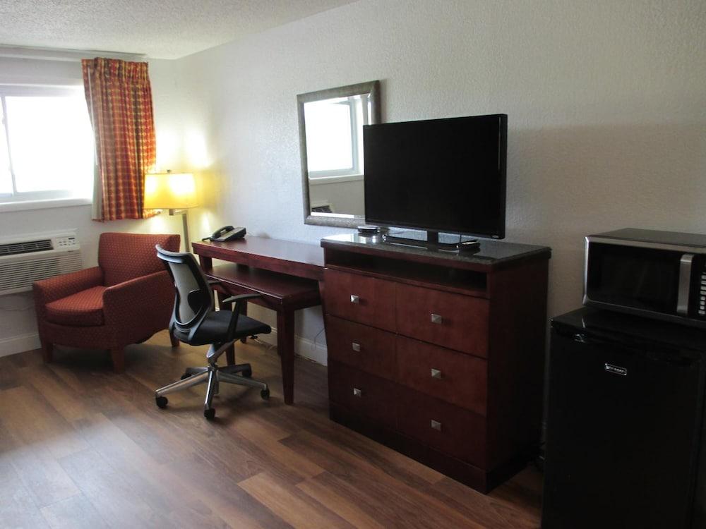 Travel Inn & Suites