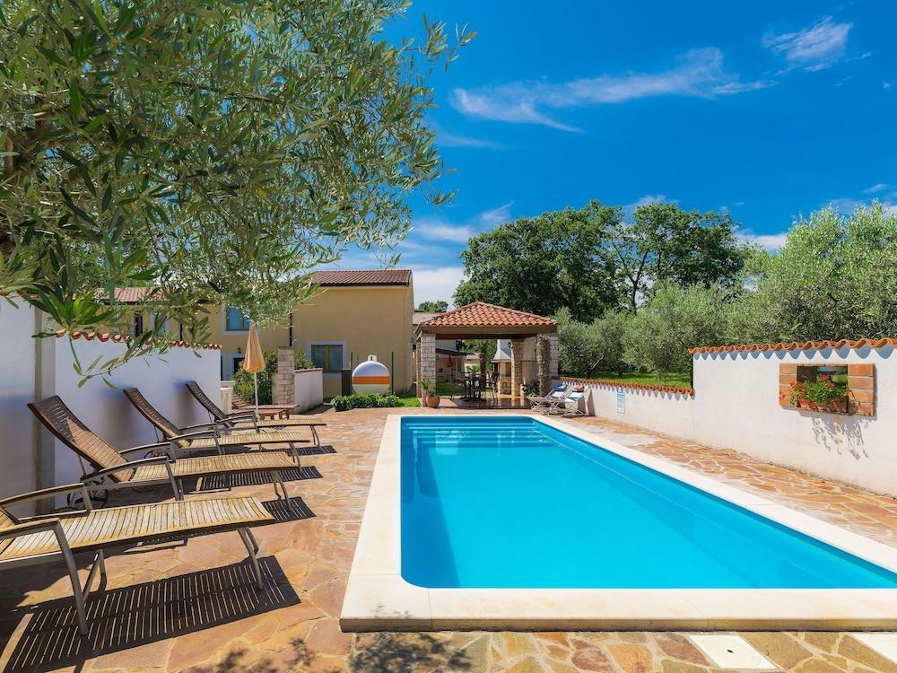 Ksenija Epljani in Epljani