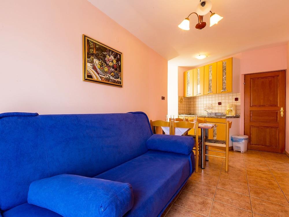 Delfin Cesarica in Cesarica