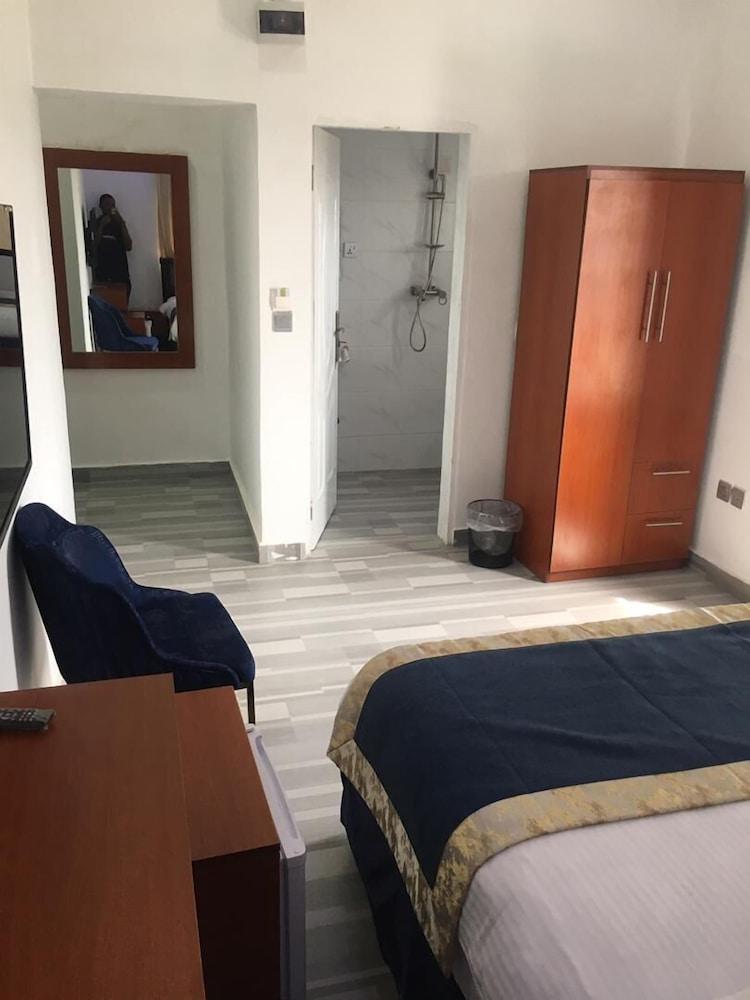 Credence Resorts Aco