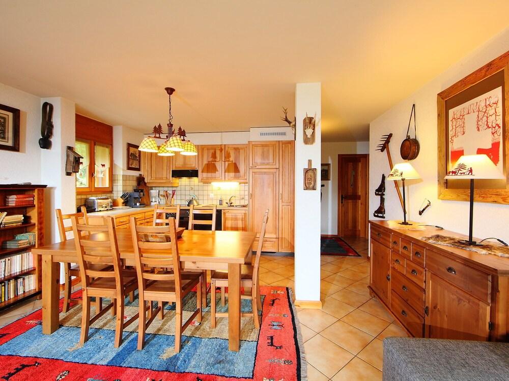 La Joie Lens in Lens