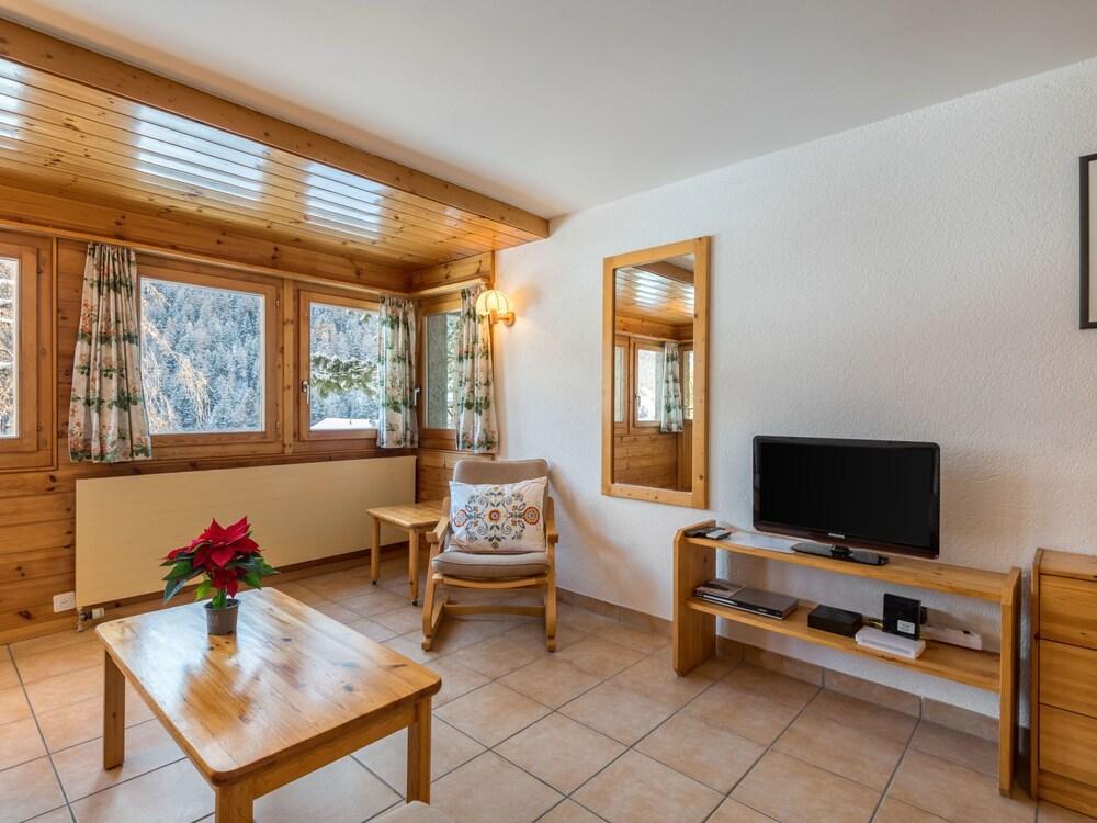 Tarcianne A Apt 2 Grimentz