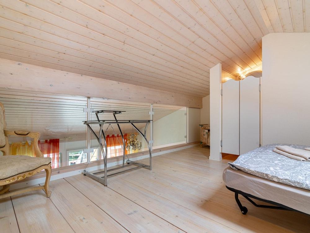 Tasman S12 2 Port-valais