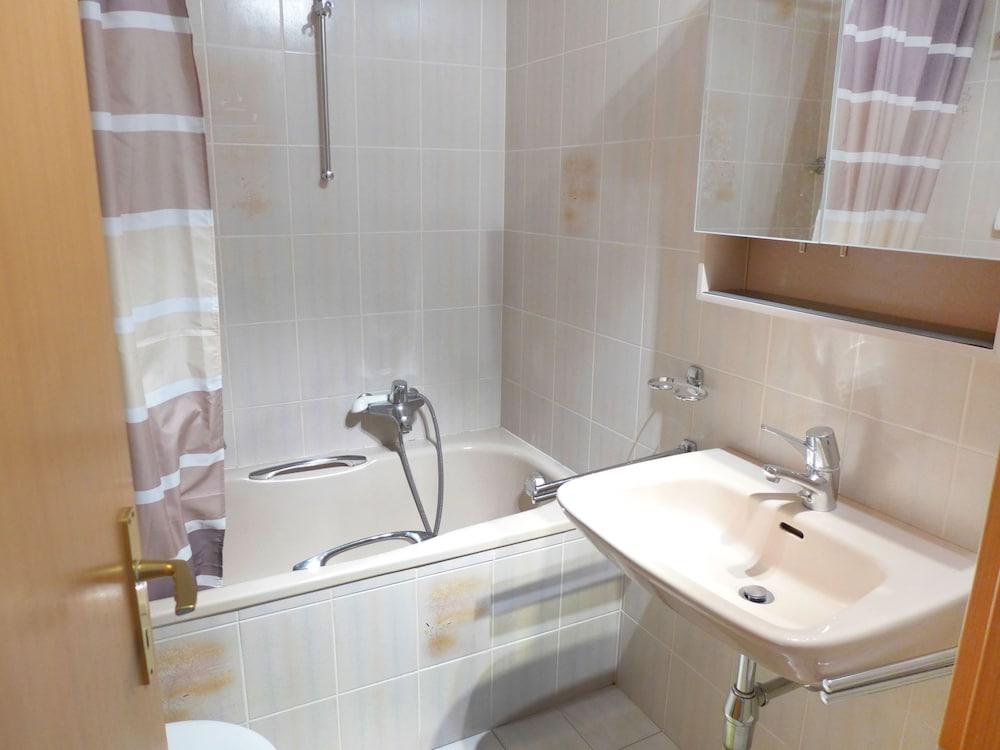 Santa Barbara Lens in Lens