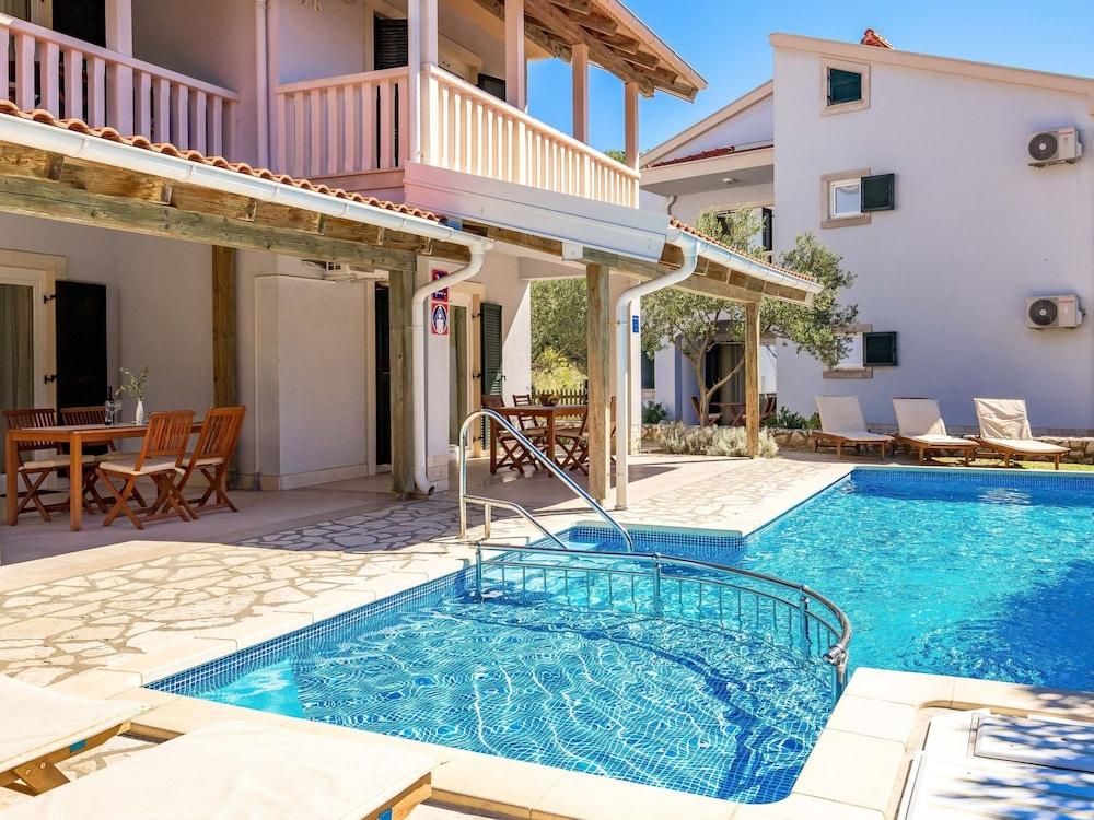 Mihaela 3 Rab in Rab