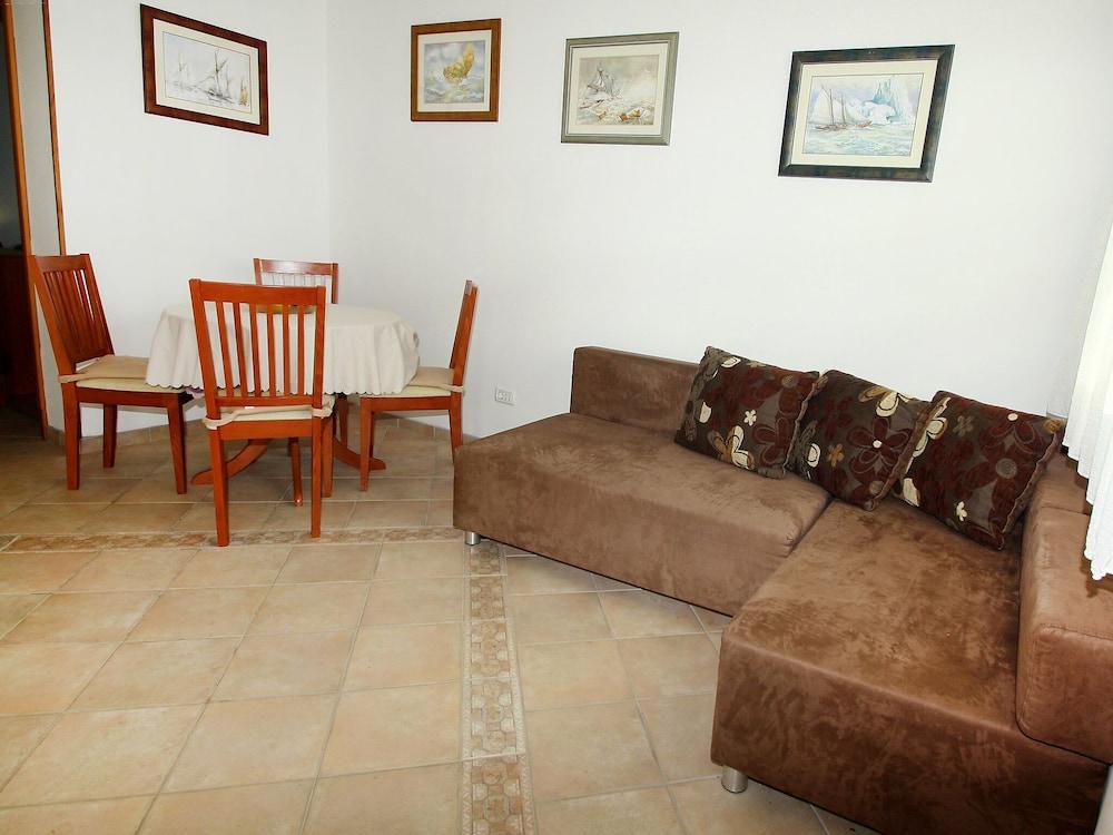 Parunov Roga in Roga