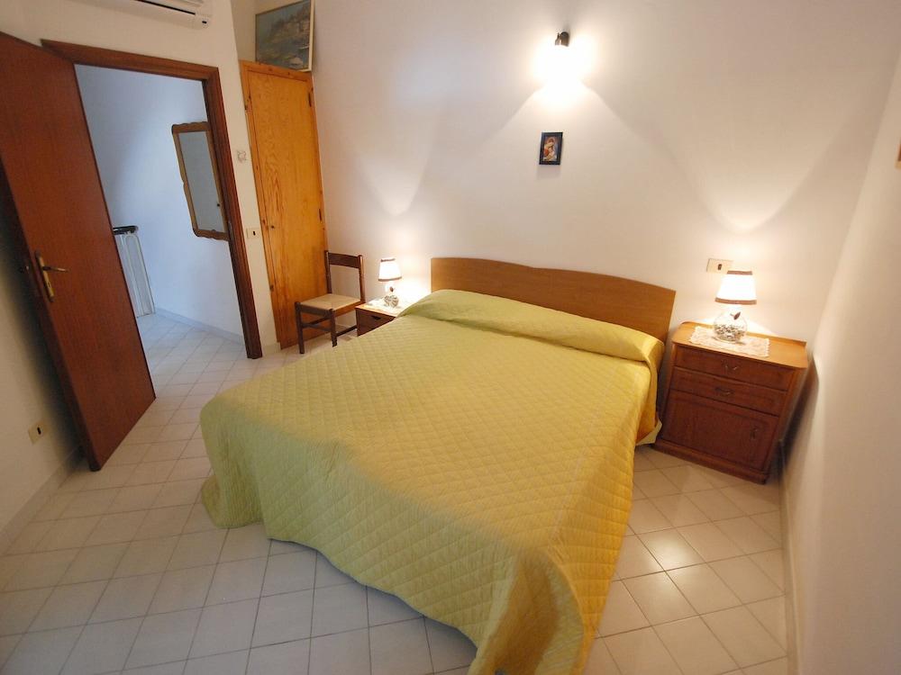 A 1 Marina del Cantone