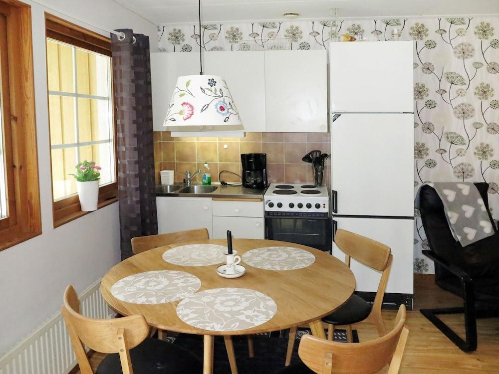 R Dmossa Femton R Dmossa