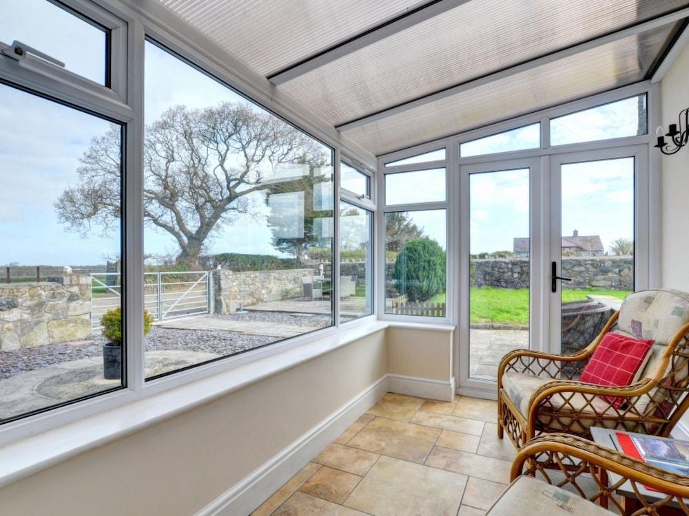 Ffermdyr Bont Bontnewydd