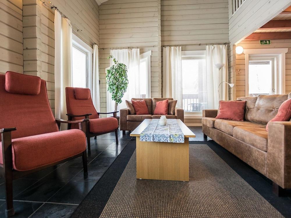 Uulanlinna a Paritalo Komula