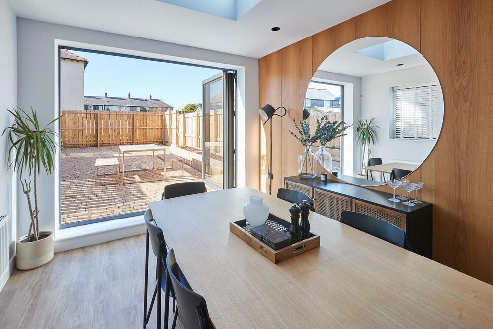 Host Stay Taylor Street