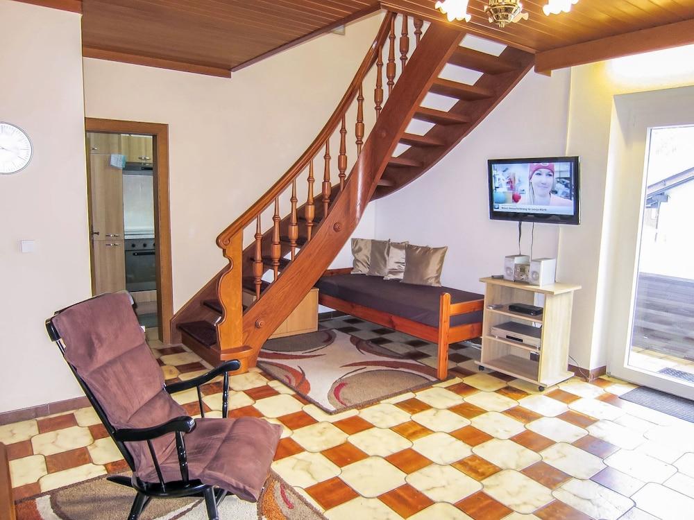 Stefanie M Hldorf in M Hldorf