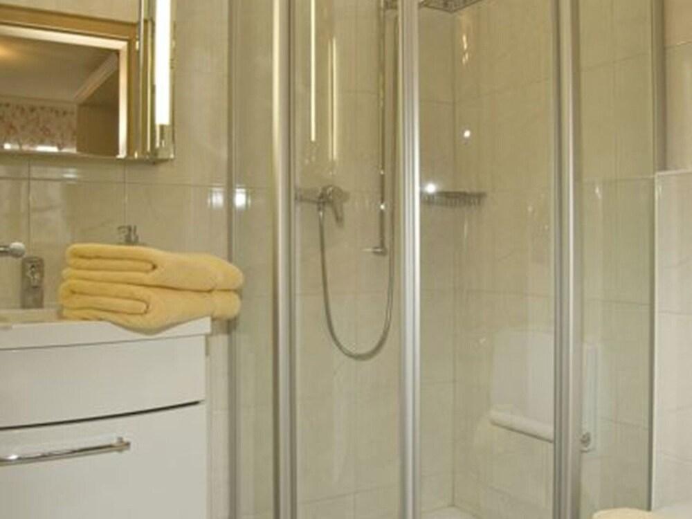 Ambassador B01 Leukerbad