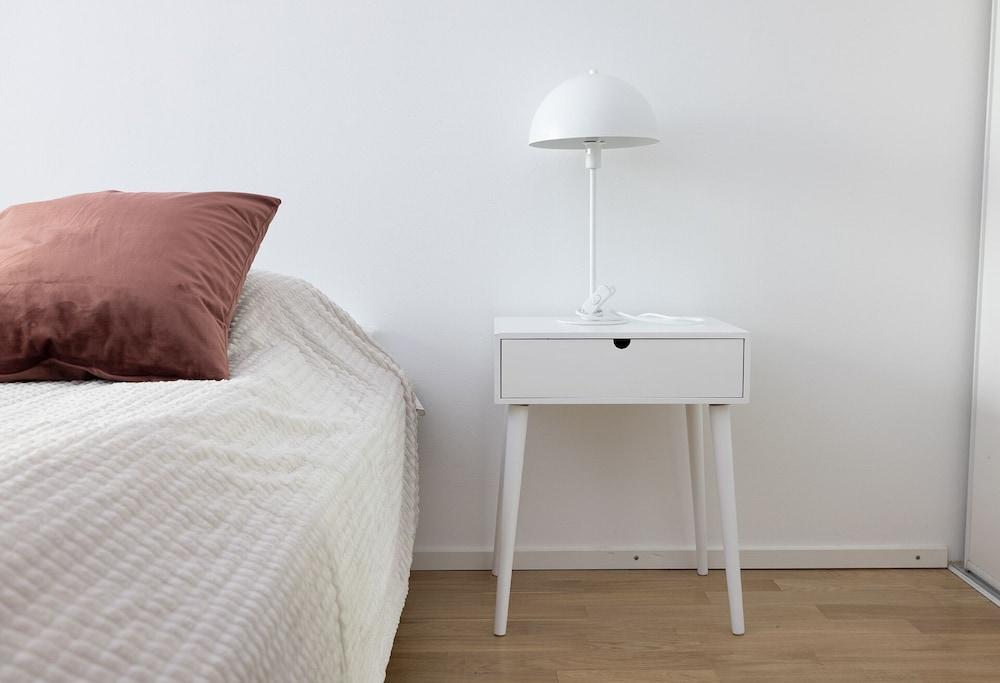 2ndhomes 2BR Center Apartment w Balcony