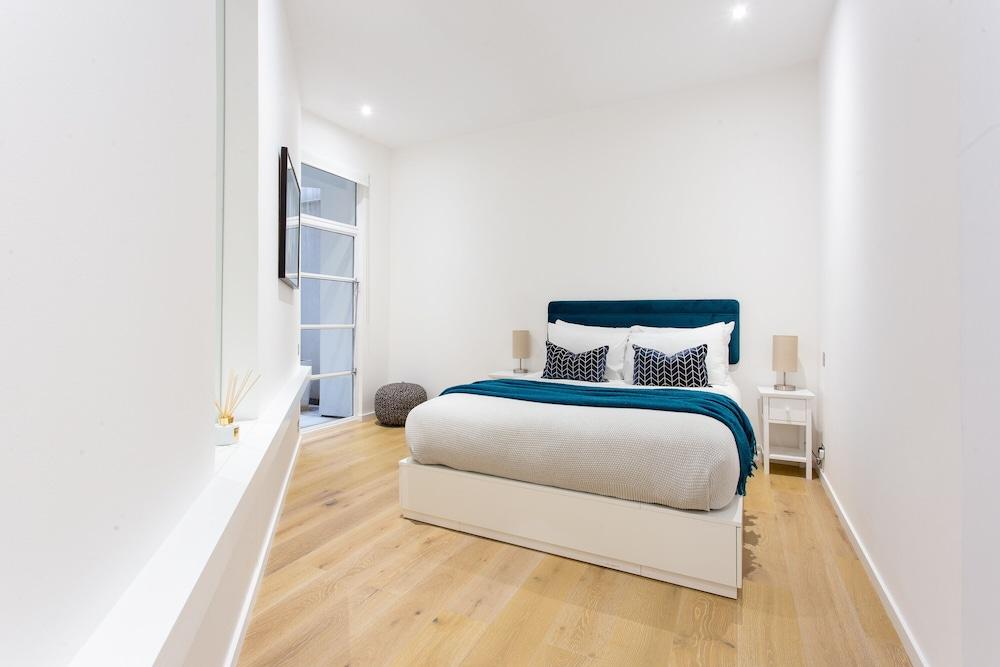 2 Bed 2 Bath Apartment Off Regent Street