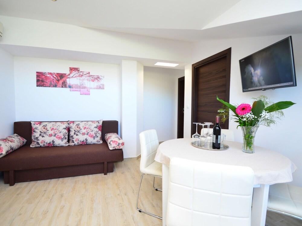 Rina Vodice in Vodice