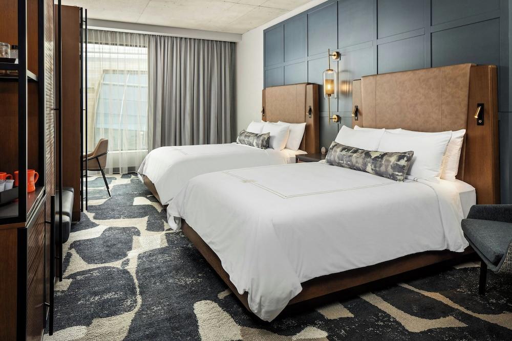 The Trade, Autograph Collection