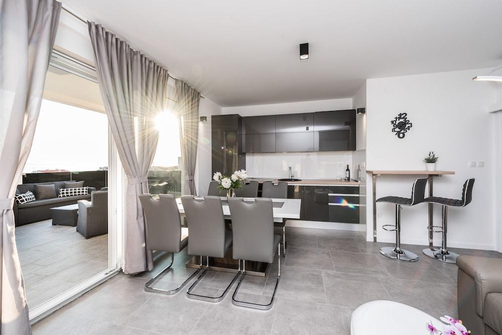 Villa Magnifica Penthouse with Jacuzzi