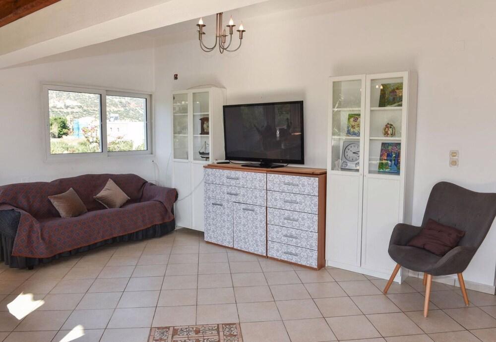 Sarakina Apartment 50m From The Beach