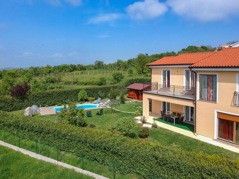 Daria Kapelica in Kapelica