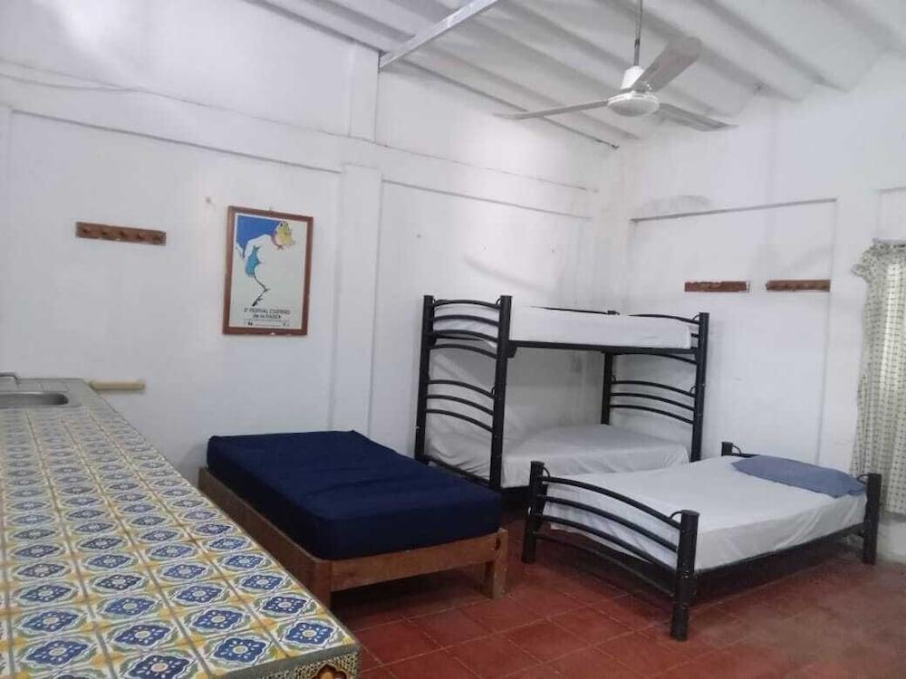 Hotel & Hostal Mayflower