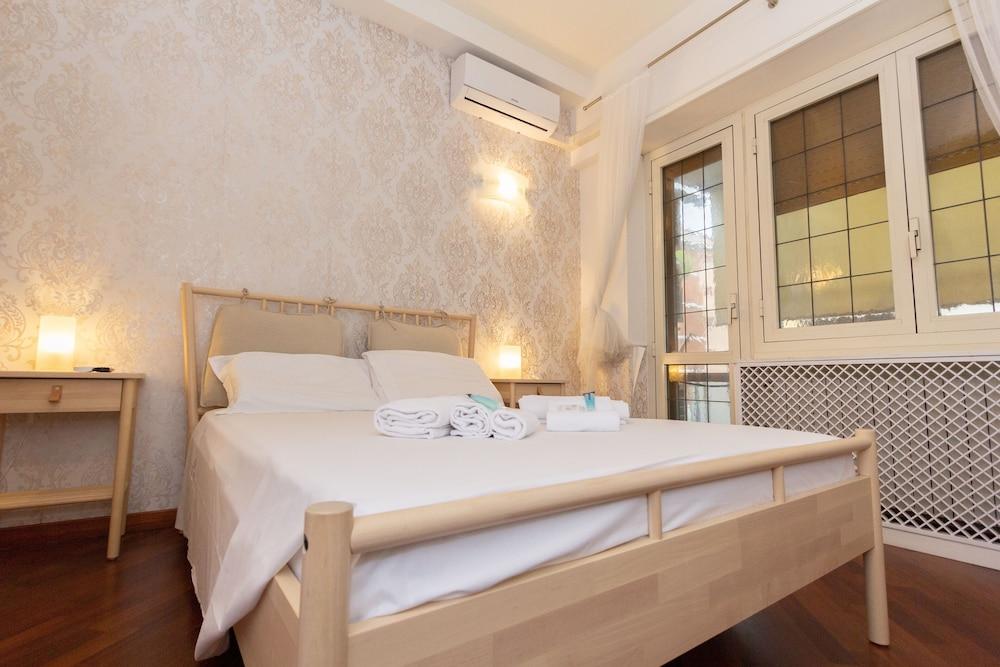 Aurelio Deluxe Rooms