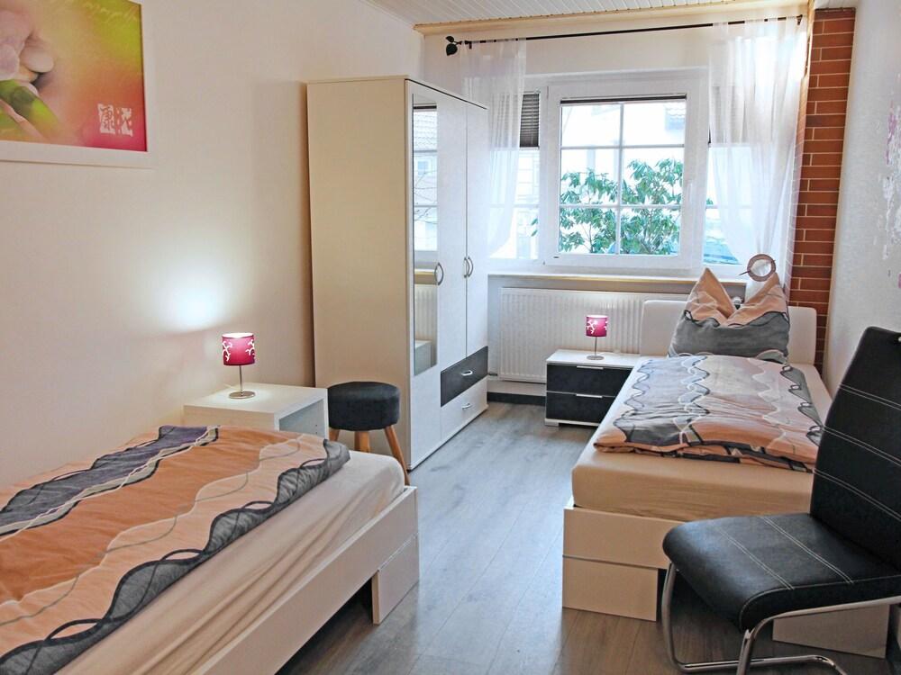 Born 1 Schieder-schwalenberg