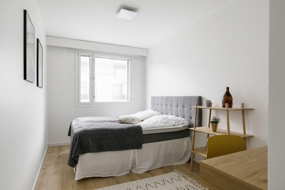 2ndhomes Modern 2BR Apartment w Balcony