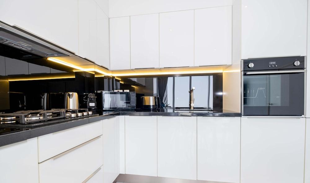 LUX The Pad Executive Suite Canal View 2