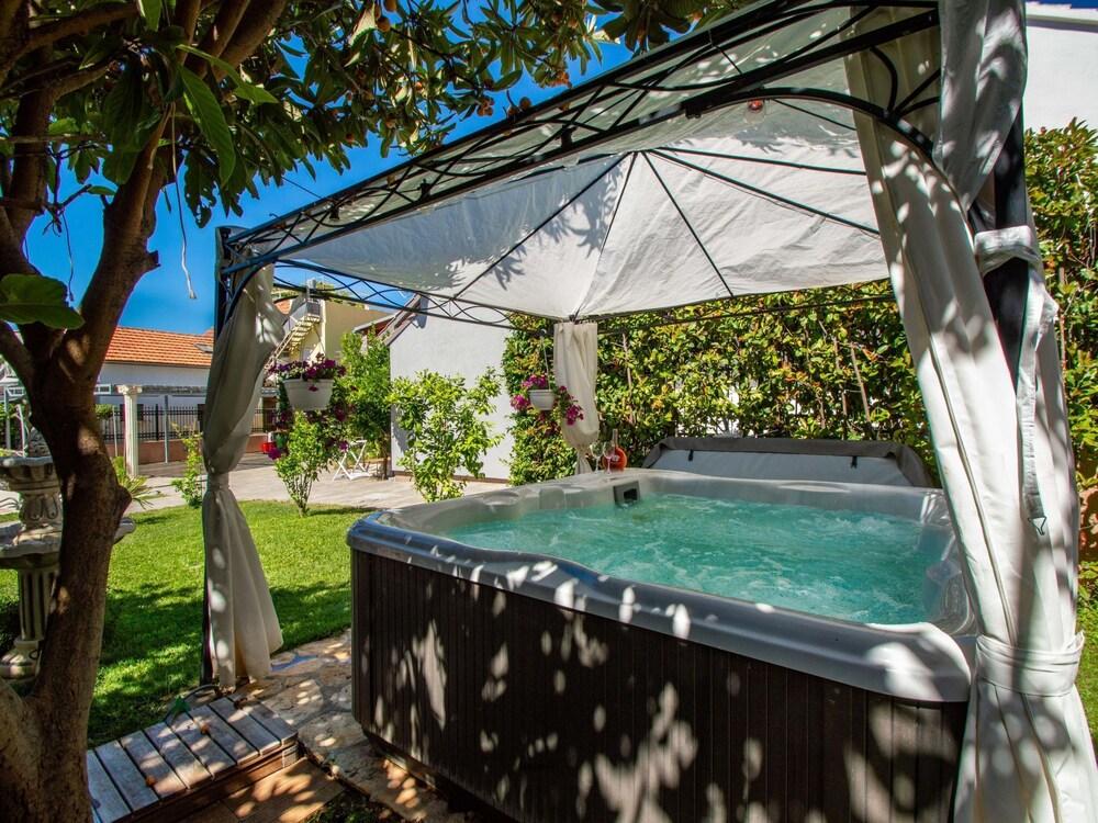 Slava i Oksana Tribunj