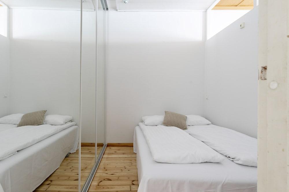 2ndhomes Central 85m2 2BR Apartment