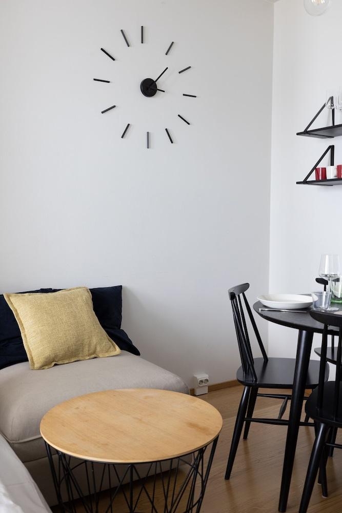 2ndhomes Central 1BR Apartment w Balcony