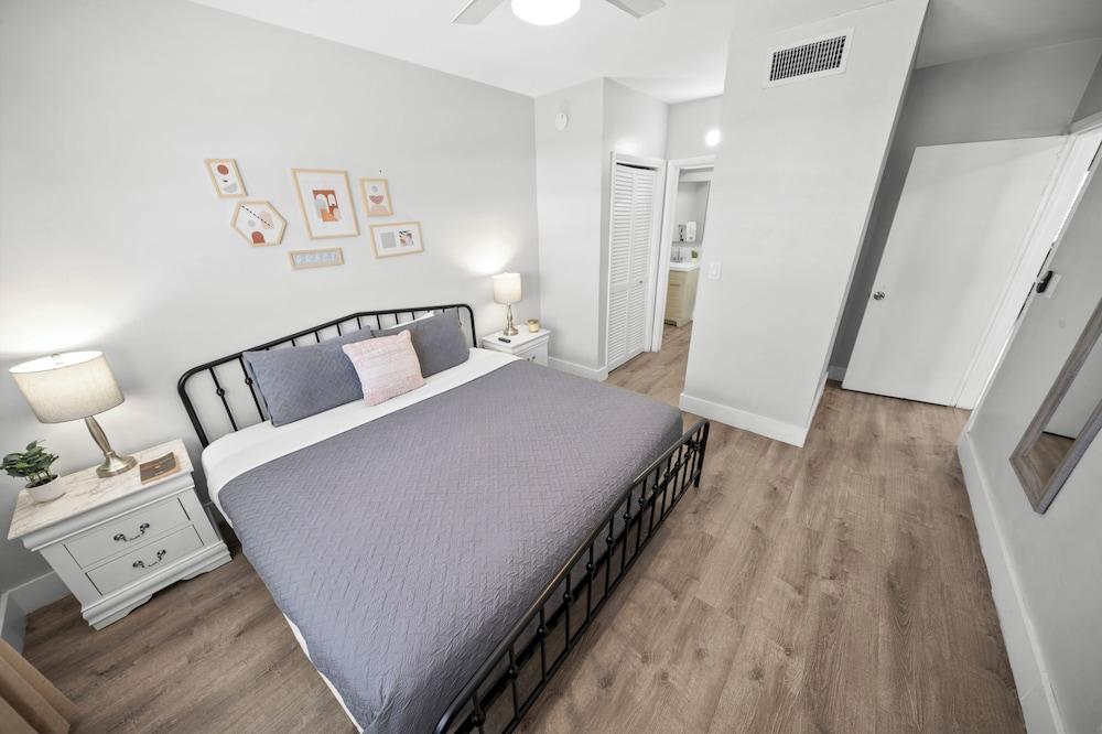 Bayview Regency Apartments By Lowkl