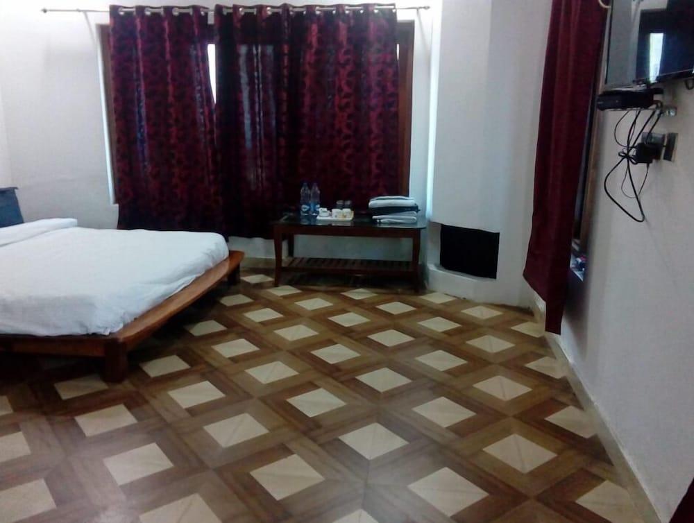 DTR Jungle Hideaways