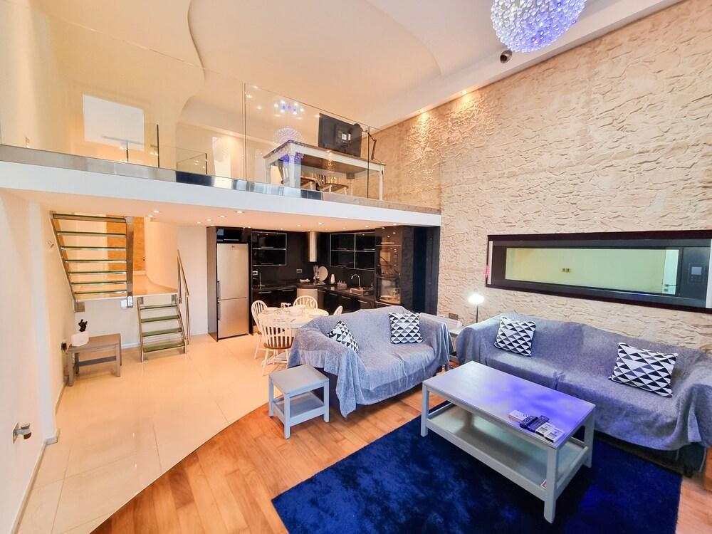 Luxury Saint Lazarus Apartment