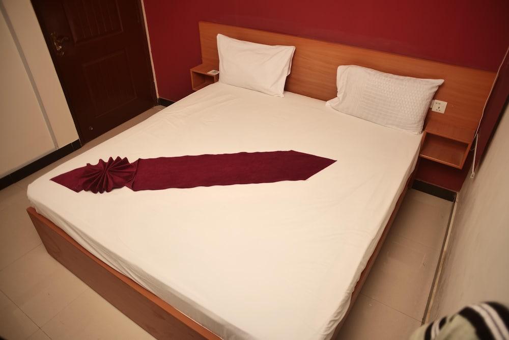 Remarkable Diamond Apartment Dha Defense Karachi