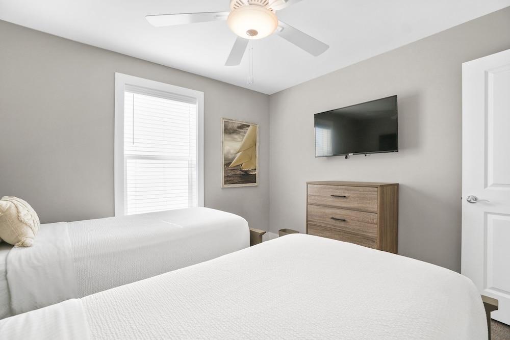 Beach House - Happy Place by PHG