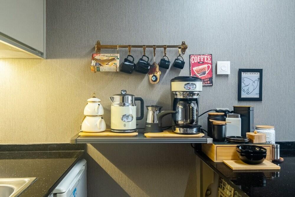 Modern Studio Residence Flat in Kartal