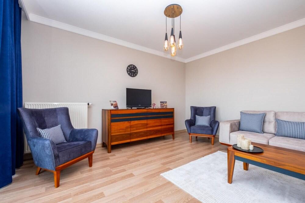 Superb Flat Close to SAW With Shared Pool in Tuzla