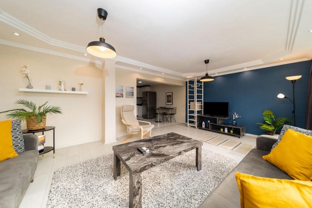 Missafir Exquisite Flat Near Hadrian s Gate