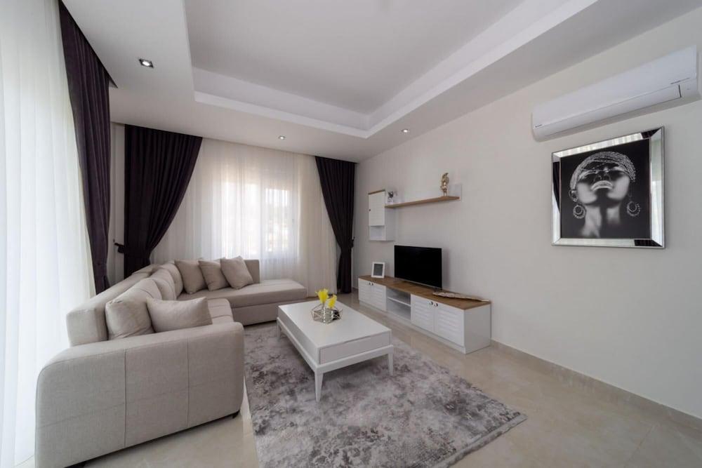 Modern Flat With Shared Closed Pool in Alanya